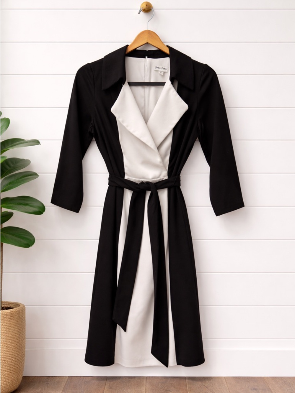 🖤🤍Shelby & Palmer Black White Wrap Style Dress Size 8 Tie Waist Long Sleeve Chic